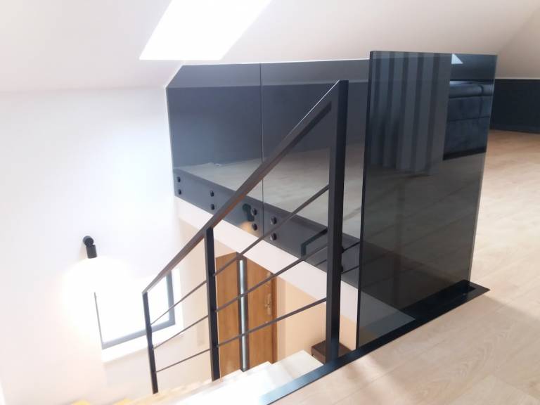 produkcja schodów wewnętrznych schody dywanowe stalowe szklane grafit Częstochowa 